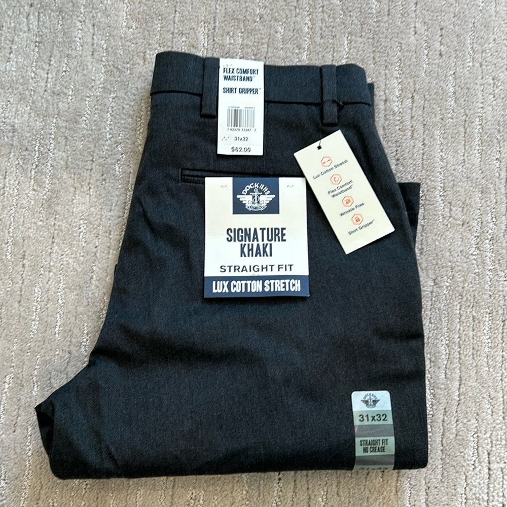 Brand New with Tags Dockers Signature khaki straight Fit